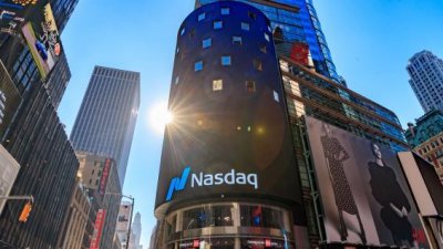 QQQ, an ETF tracking the Nasdaq 100